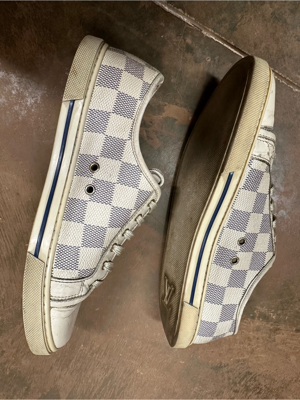 Louis Vuitton Damier Azur Low-Top Sneakers - Picture 10 of 10